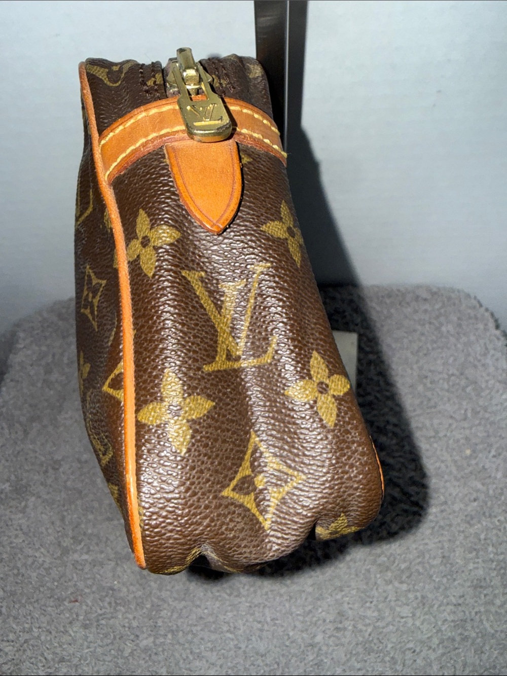 Louis Vuitton Brown Monogram Canvas Clutch with Tan Trim - Picture 2 of 14